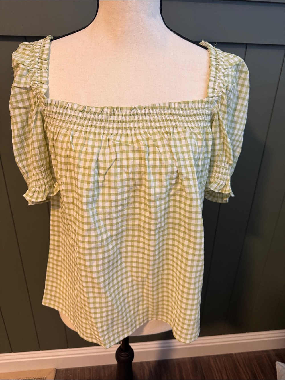 Square-Neck Gingham Puff-Sleeve Top in Light Green